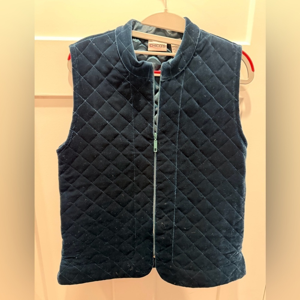 Chico’s Size 1 Quilted Velvet Zip Vest Navy Sleeveless Medium